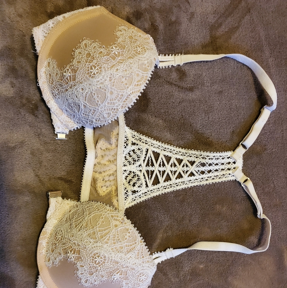 Bras - Picture 3 of 7